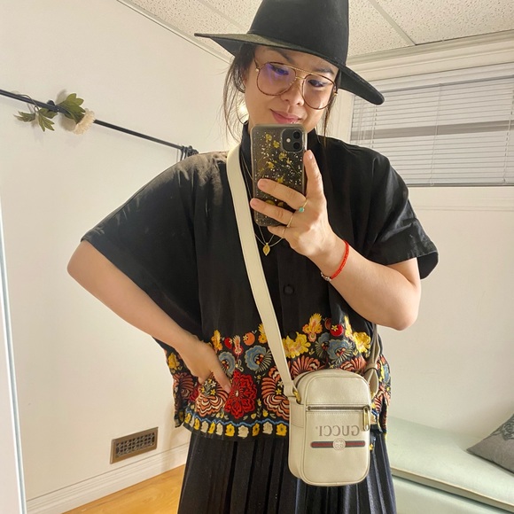 Authentic Gucci Grained Calfskin Logo Messenger Bag - Picture 15 of 15